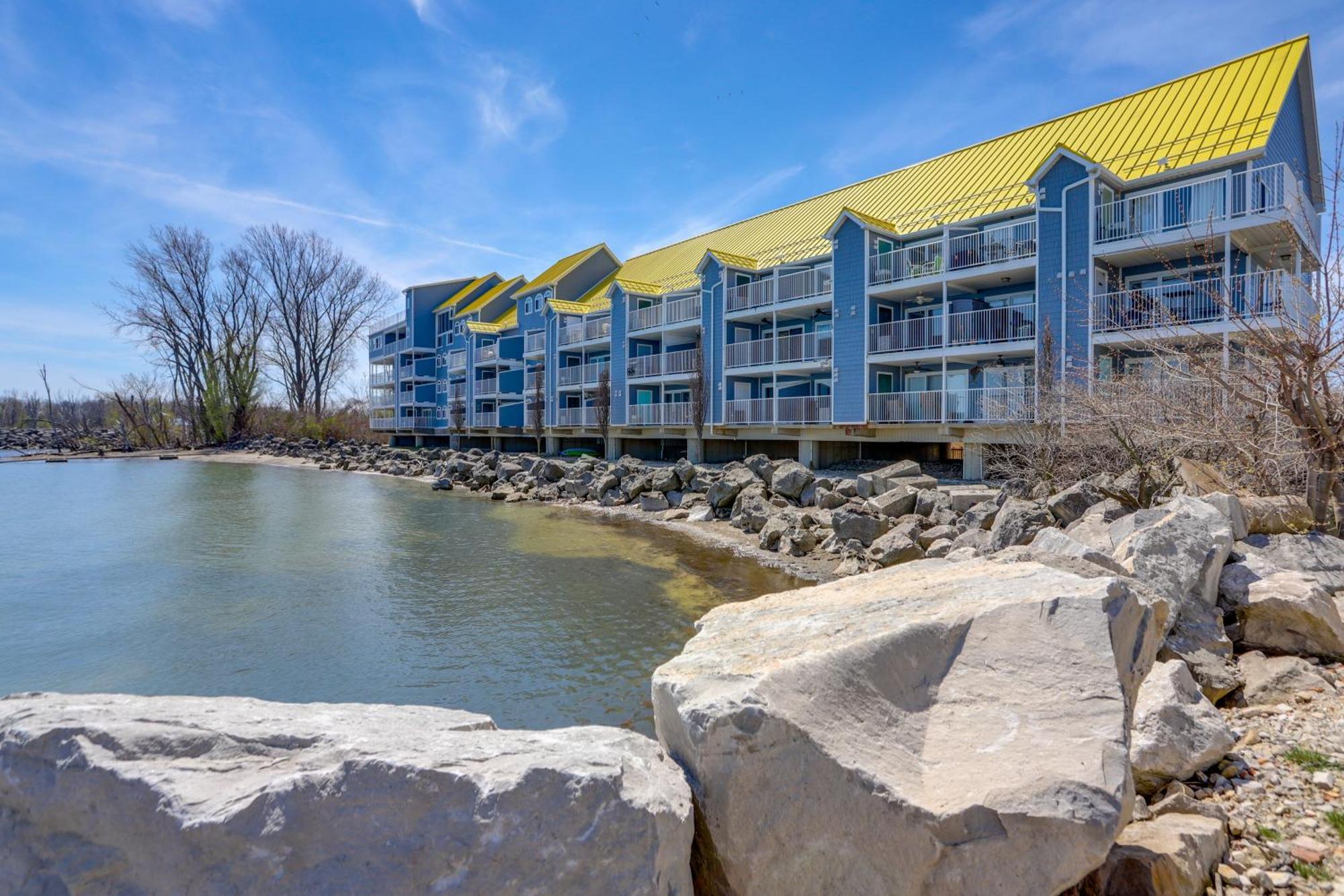 Waterfront Middle Bass Condo With Pool Access! Пут-ин-Бей Экстерьер фото