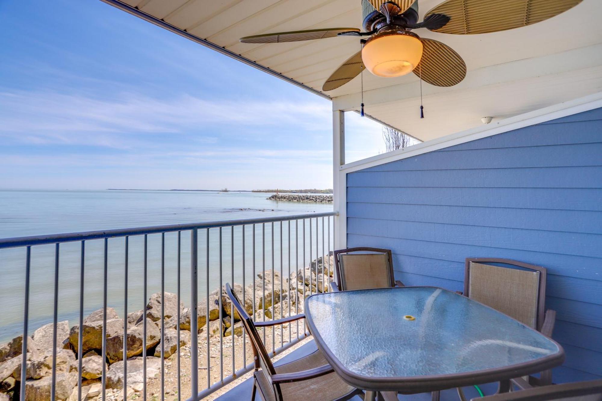 Waterfront Middle Bass Condo With Pool Access! Пут-ин-Бей Экстерьер фото